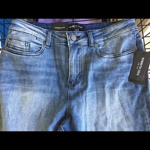 NWT Kenneth Cole High Rise Crop Jean size 28